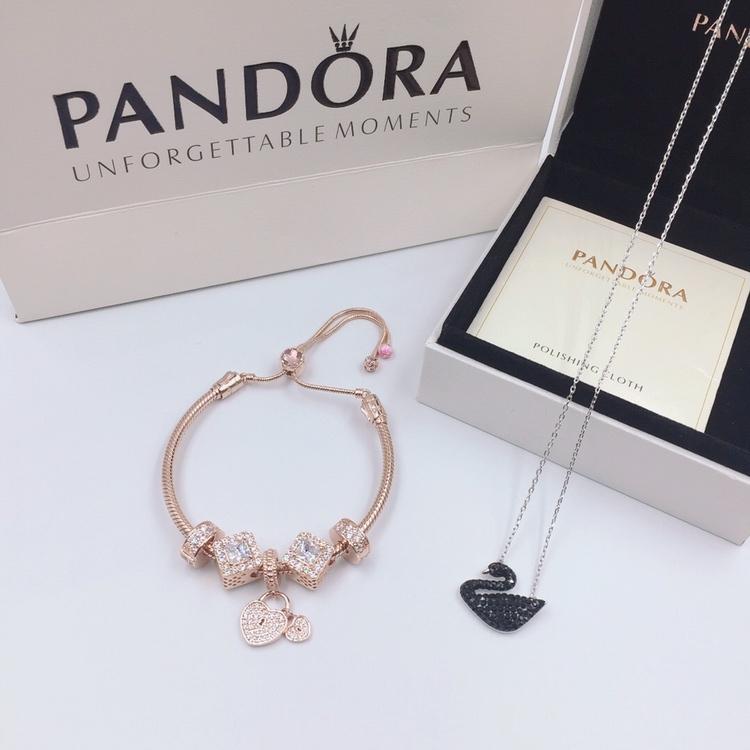 002 Pandora  bracelet