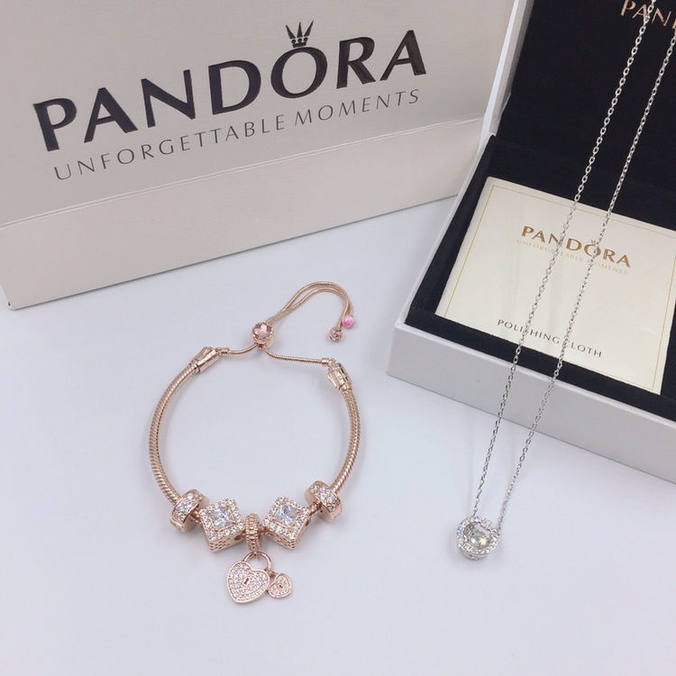 002 Pandora  bracelet