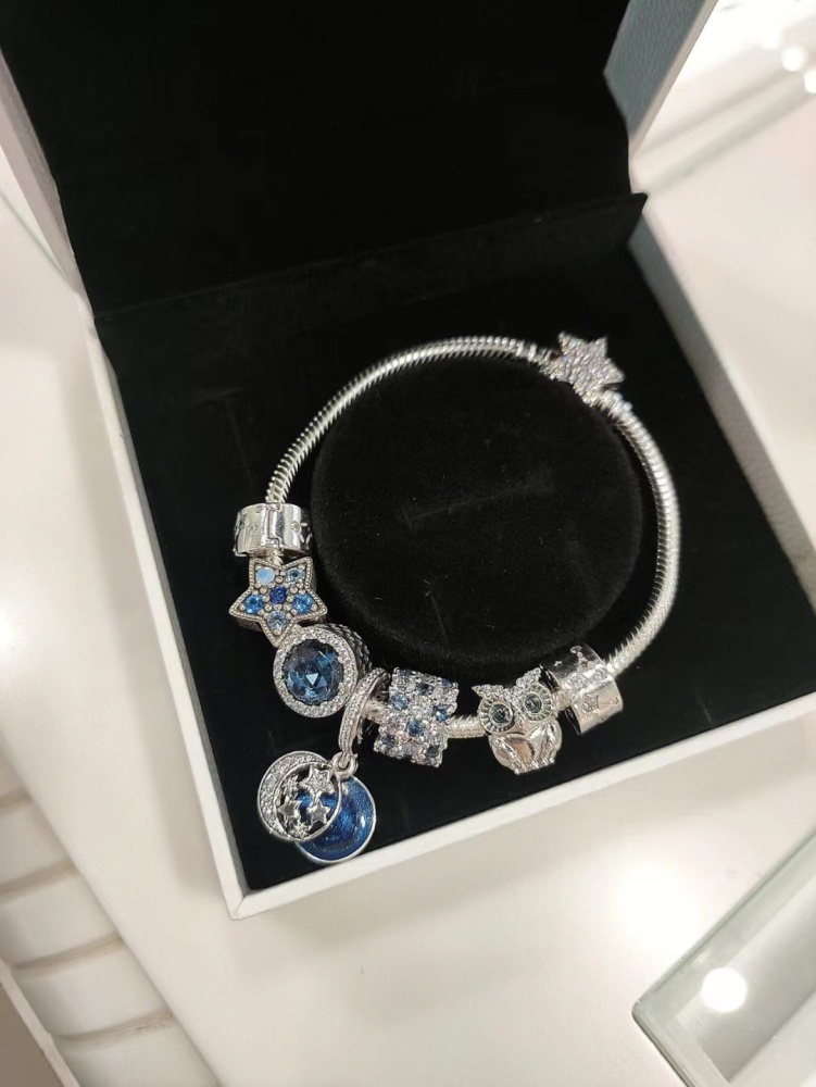 002 Pandora  bracelet