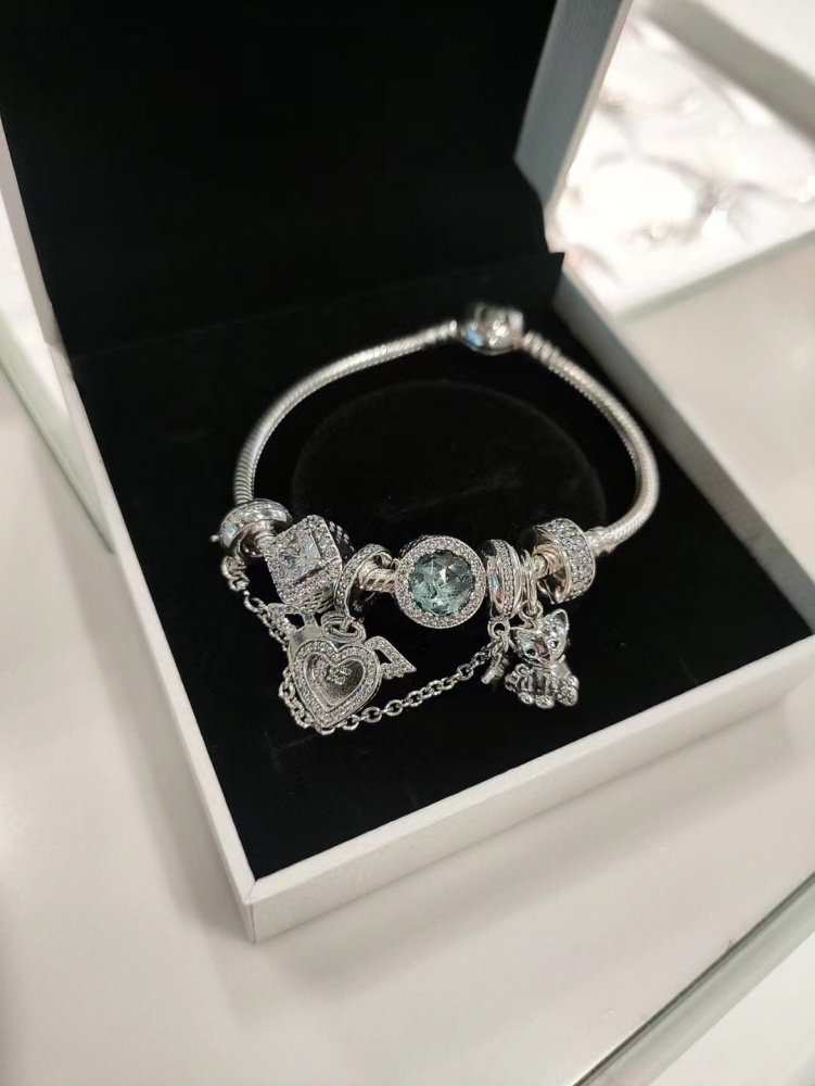 002 Pandora  bracelet