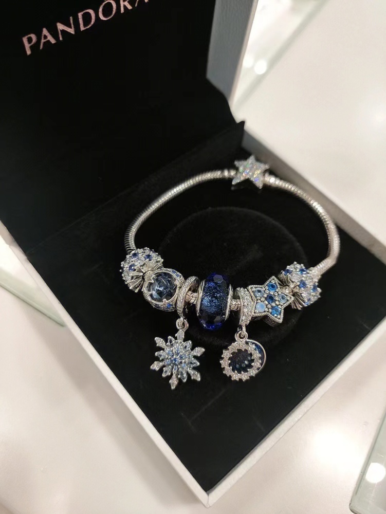002 Pandora  bracelet