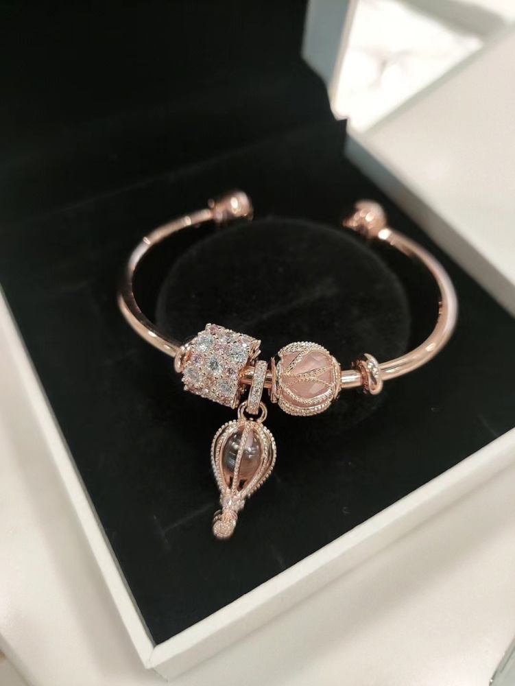 002 Pandora  bracelet