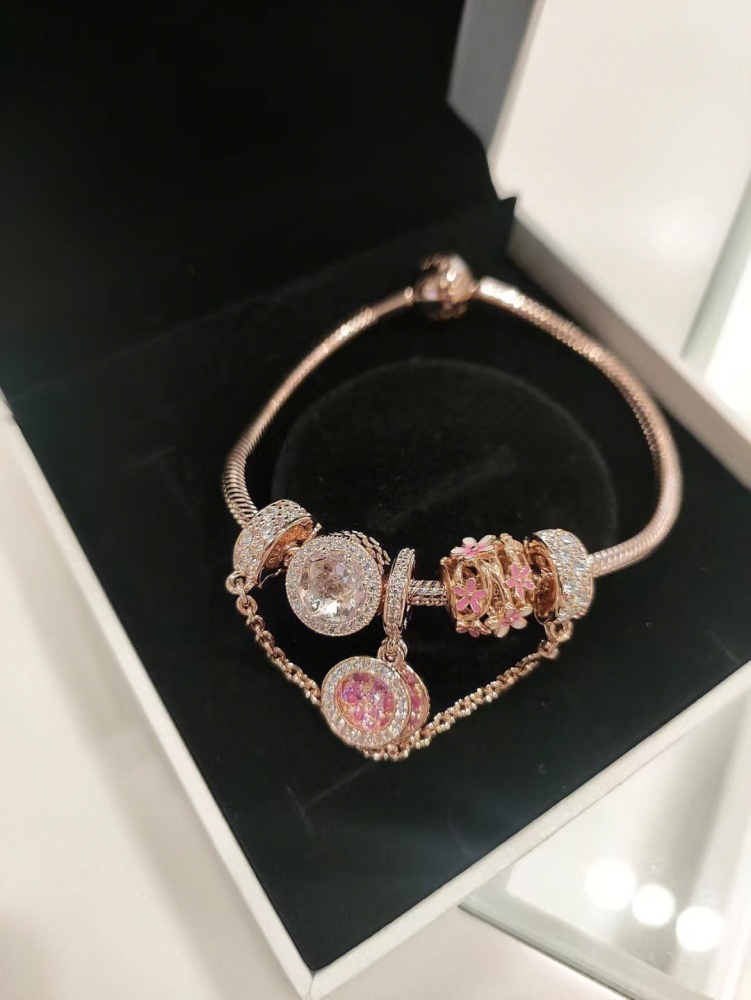 002 Pandora  bracelet