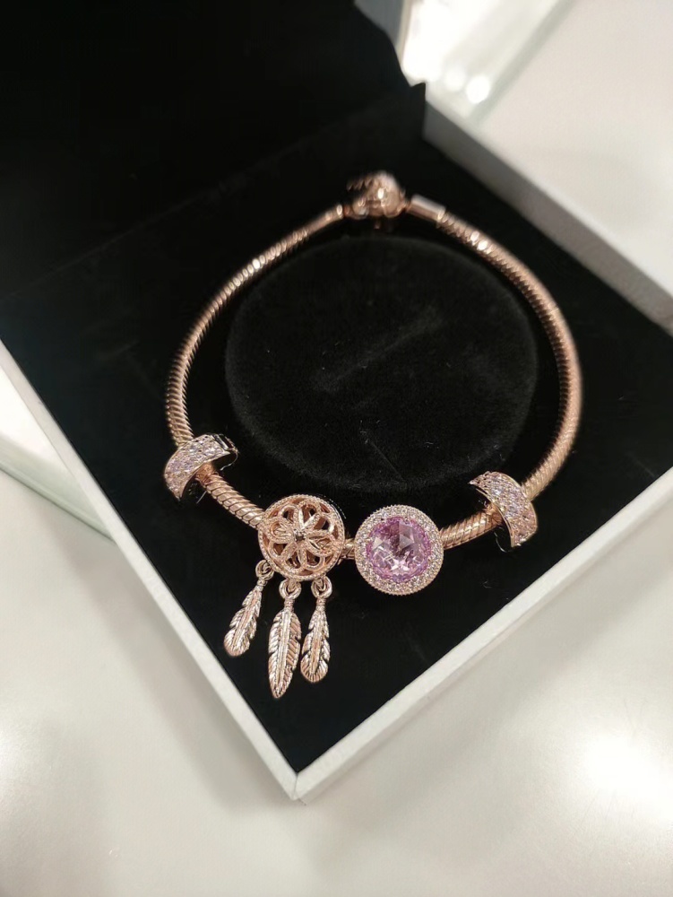 002 Pandora  bracelet