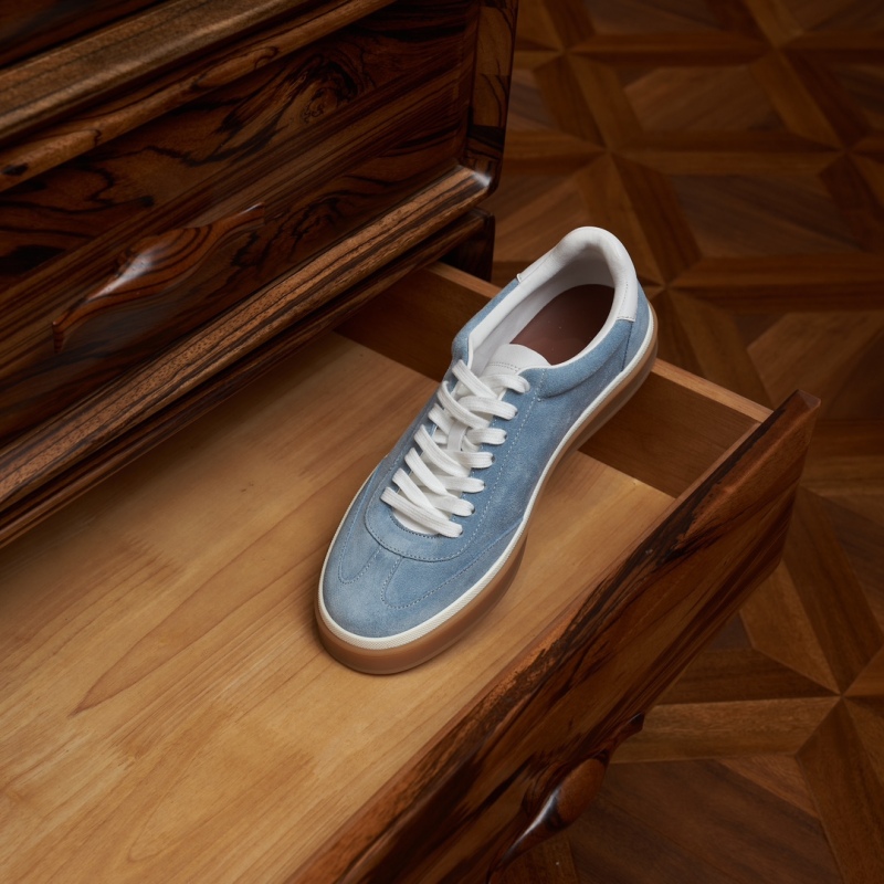 Casual shoes