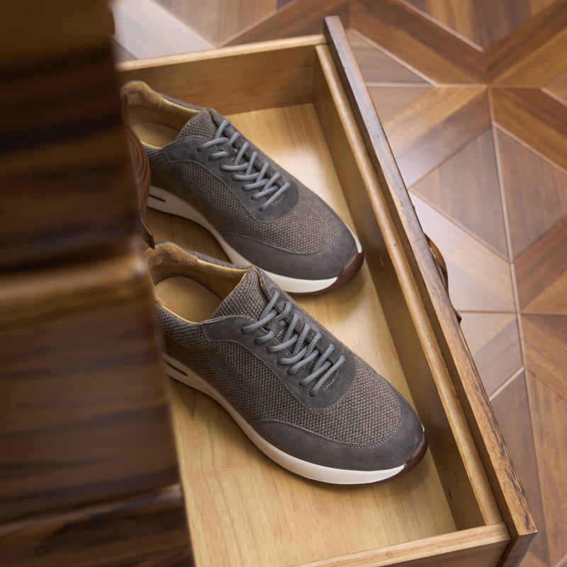 Casual shoes