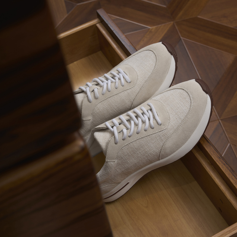Casual shoes
