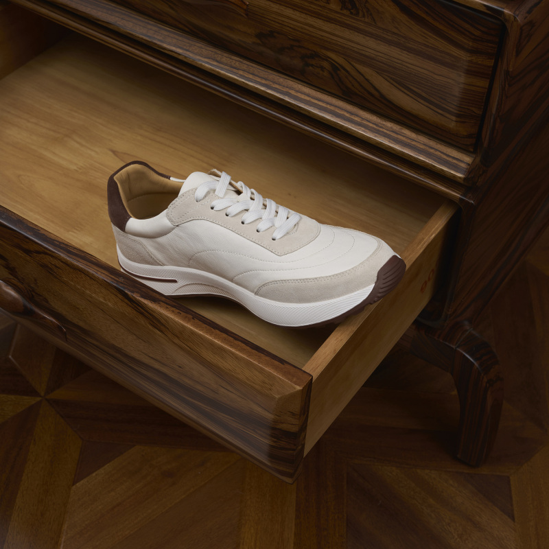 Casual shoes