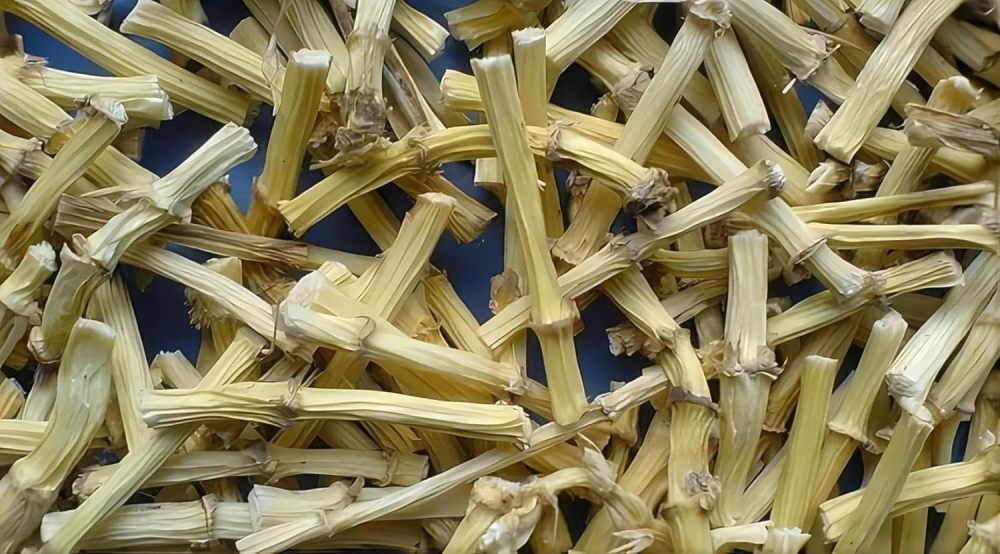 Dried Lalang Grass Rhizome 白茅根 - for Tea, Cooking & Baking | All-Natural Sun-Dried | No Additives | Rich Flavor & Aroma