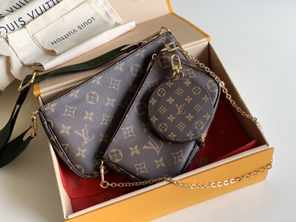 A small and lightweight classic style of three piece handbag made of Monogram canvas