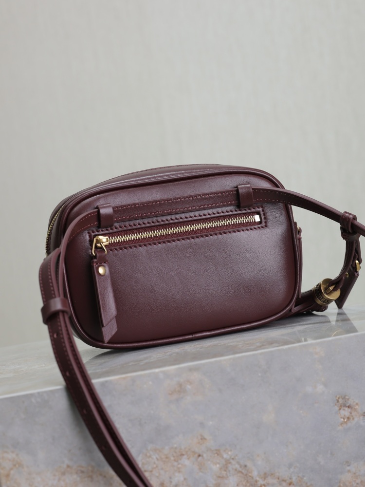 Latest synchronized LOU BELT BAG at the counter, adjustable waist bag, very practical and convenient