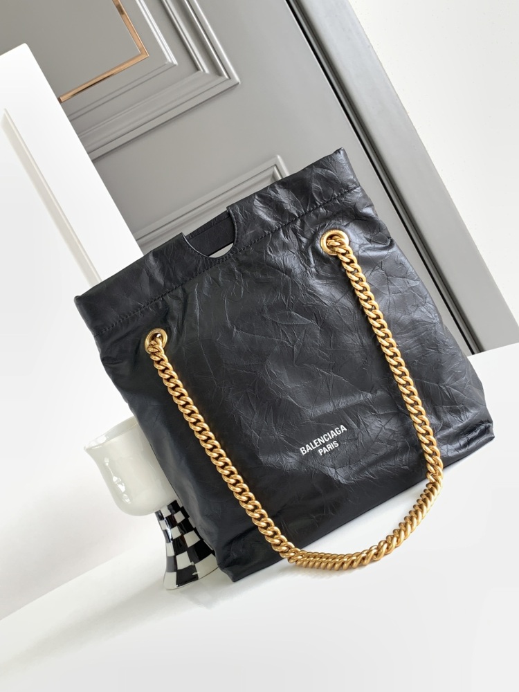 Balenciaga Crush Garbage Bag Small Black Gold I feel that this bag fully represents the style of their family fashionable!