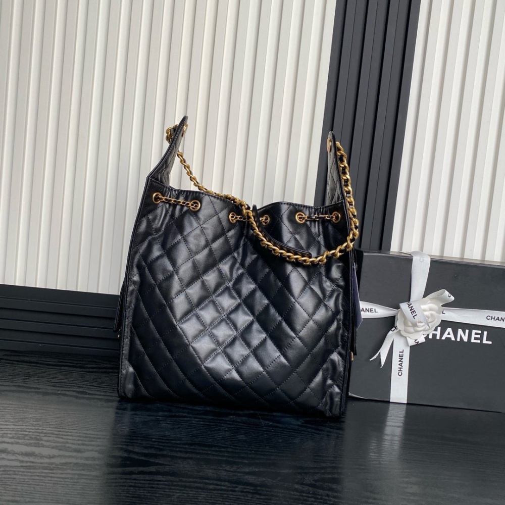 Oil wax leather Chanel show HOBO unique design style smooth leather with gold metal
