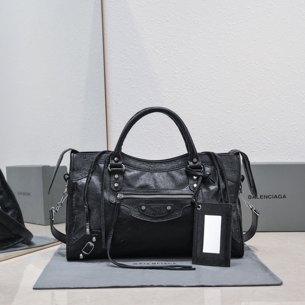 BALENCIAGA LE CITY era tears, the most iconic handbag le city series 2024, this series returns strongly