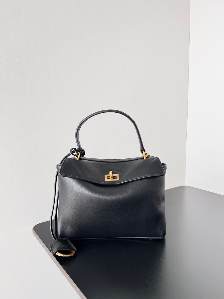 Balencia Rodeo mini, cool and sweet! The simple and soft body of the bag showcases irresistible fashion charm