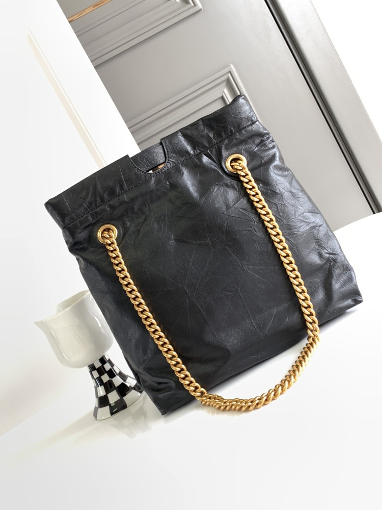 Balenciaga Crush Garbage Bag Small Black Gold I feel that this bag fully represents the style of their family fashionable!