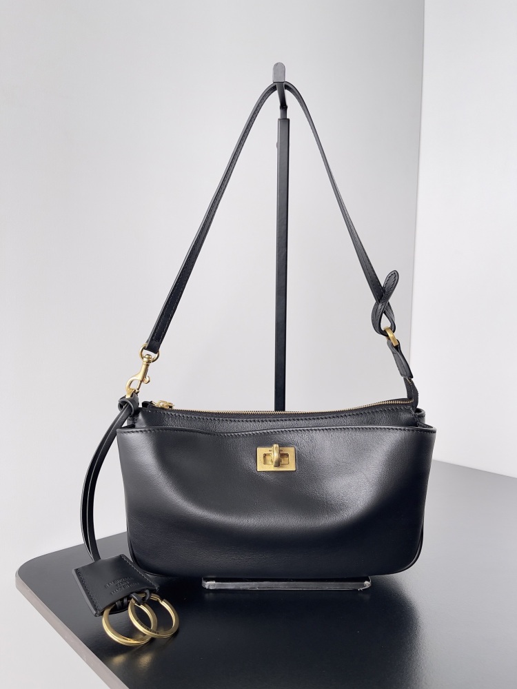 Balenciaga Rodeo's super popular Rodeo series has launched a new shoulder bag in black gold