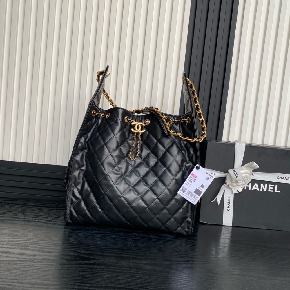 Oil wax leather Chanel show HOBO unique design style smooth leather with gold metal
