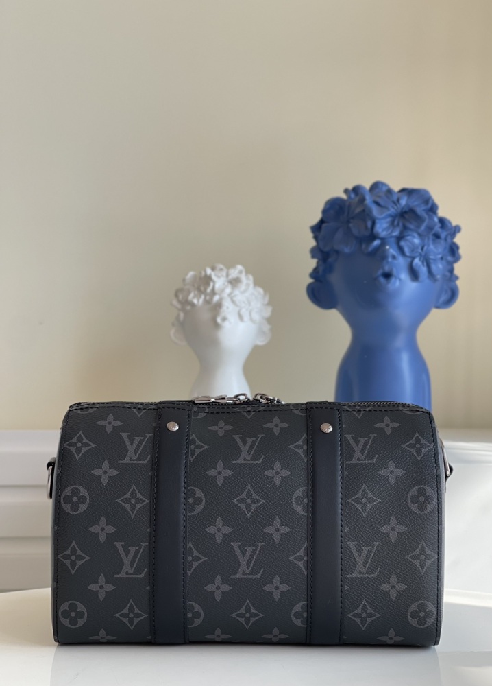 LV M45936 Keepal travel bag condensed classic configuration achieves this trendy urban handbag. The side design presents a fun flipping effect Monogram pattern