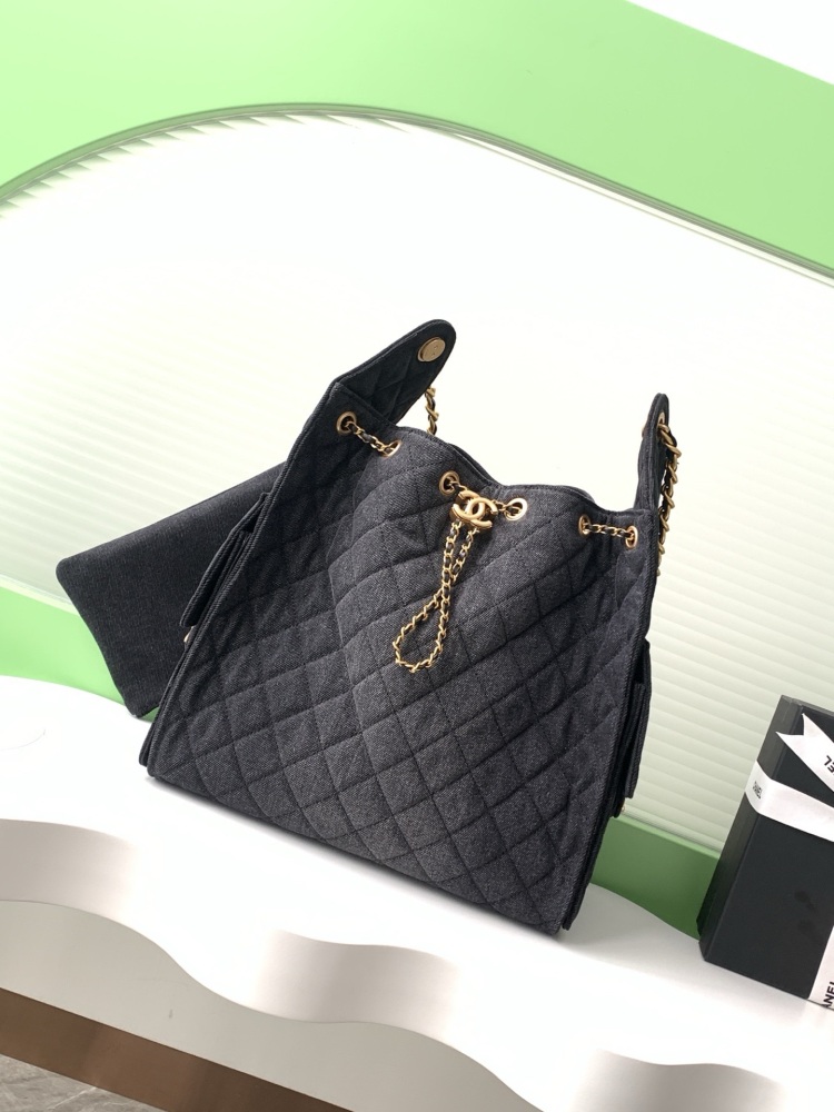Chanel 25p denim hip-hop bag, retro button drawstring bucket bag+diamond grid pattern+retro denim leather classic chain design, full of luxury