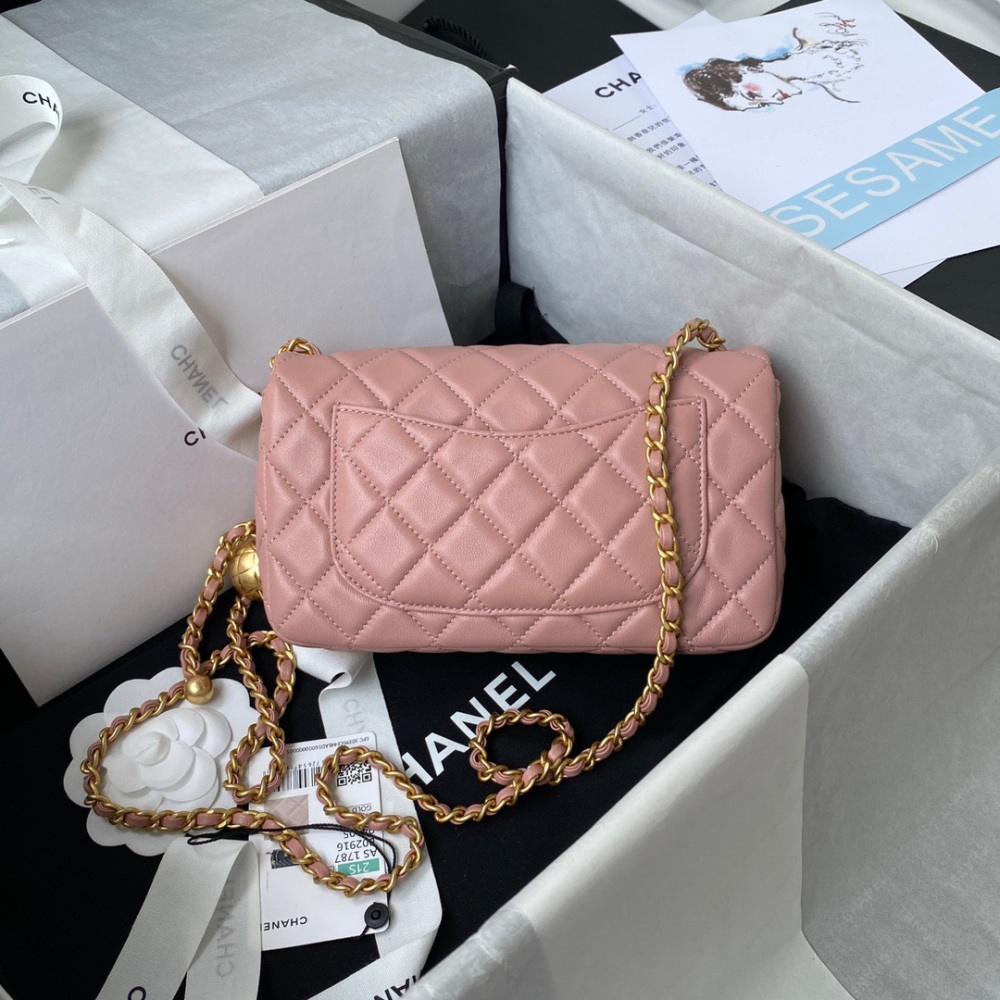 Chanel AS1787 explosive metal CF mini hood bag with a small golden ball added to the global chain, too exquisite and perfect. It is out of stock globally