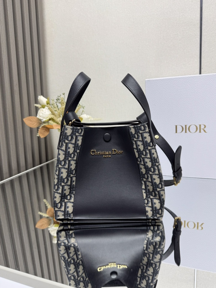 Dior 2025 New Signature Series Bucket Bag Small New Signature Item Classic Vintage Flower with Blue Cowhide Front Adorned with Retro Gold Logo Leather Shoulder Strap for Perfect Details