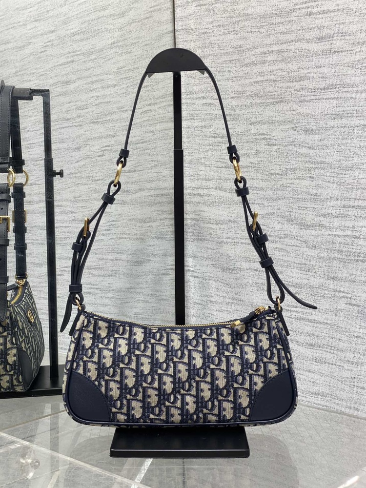 The Dior blue floral effect plaid fabric mini handbag features a stylish and exquisite design. The 30Montaigne collection combines light biscuit smooth cowhide with blue plaid fabric, showcasing an elegant temperament