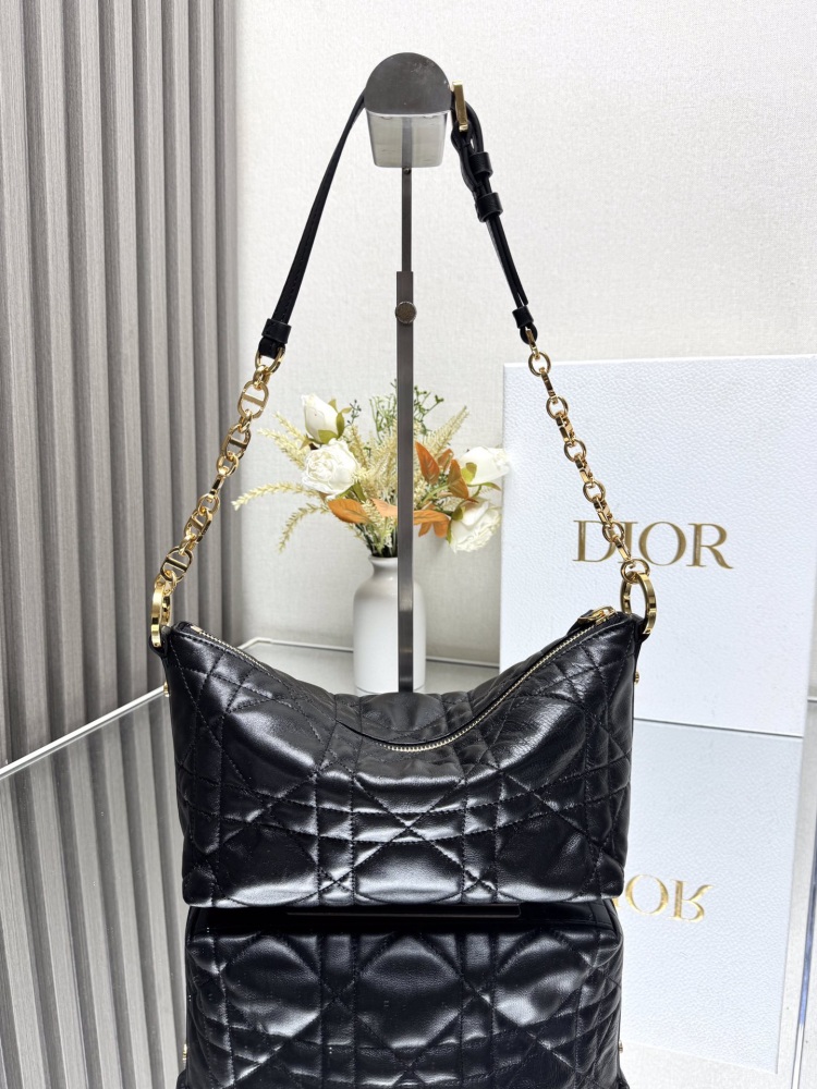 Diorstar ❤ Hobo Chain Handbag 'Black' is meticulously crafted from black cowhide leather, adorned with oversized wicker patterns and spacious compartments