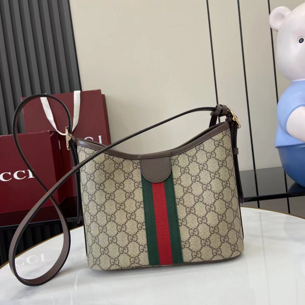 Gucci's Ophidia collection showcases innovative silhouettes and functions with its signature beige and brown color scheme, creating a soft and innovative bag item