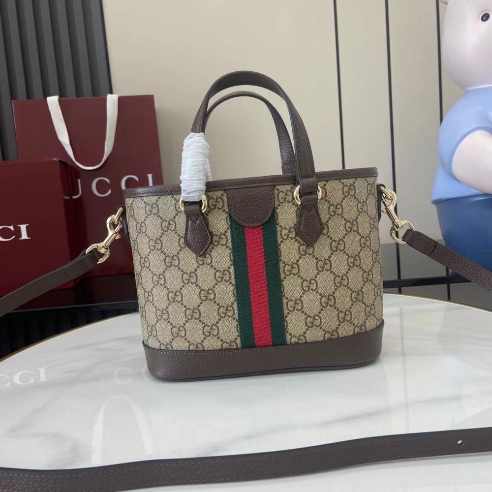 Gucci's Ophidia collection showcases innovative silhouettes and functions, crafted with signature beige and brown colors to create soft and refreshed bag items