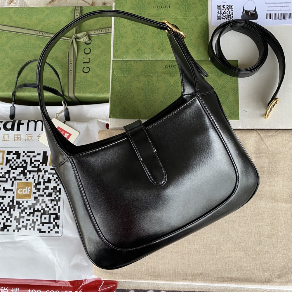 Gucci's 2020 vintage underarm bag Jackie is predicted to be another popular item after the 1955 collection. Many celebrities have already fallen in love with it, and their upper bodies are also super stylish