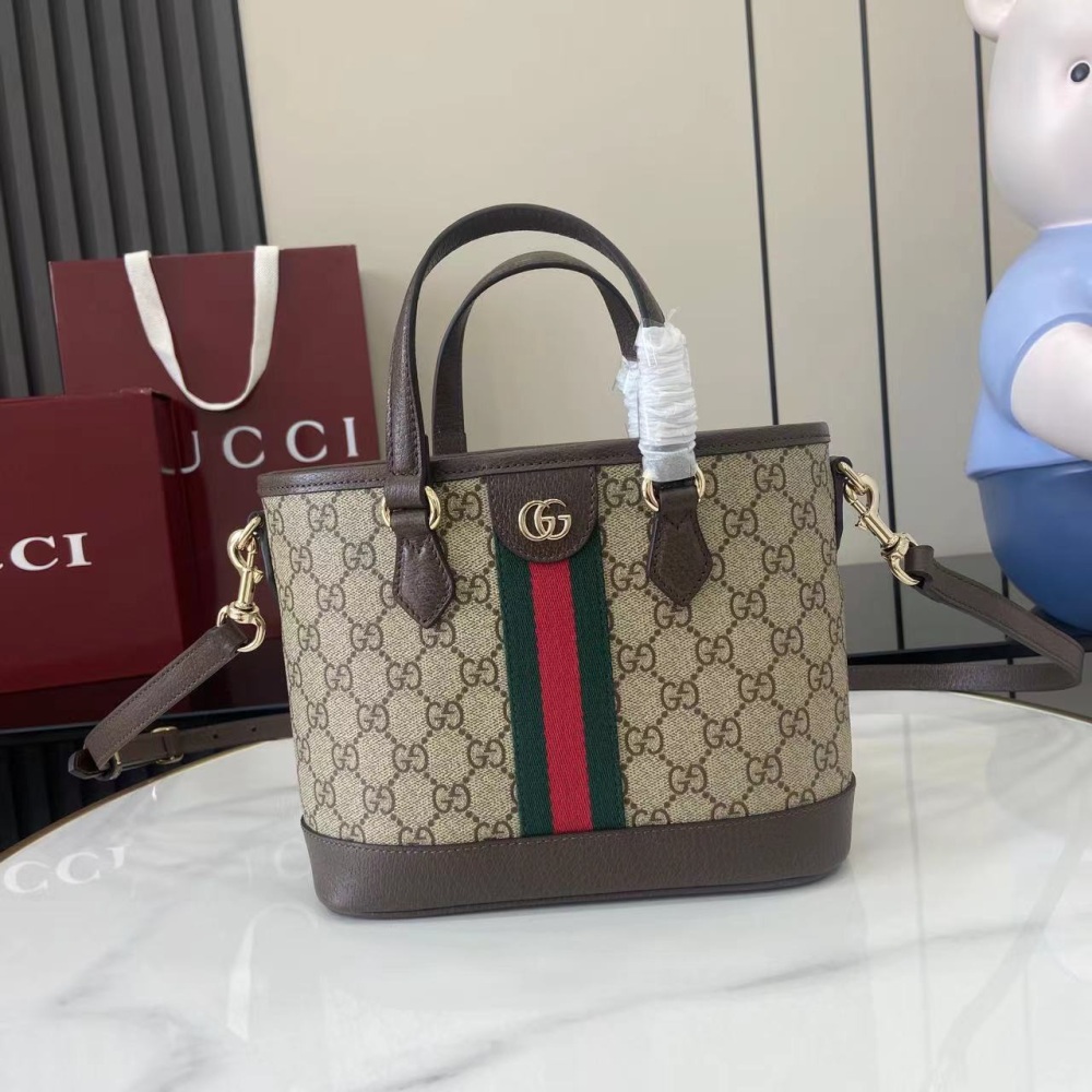 Gucci's Ophidia collection showcases innovative silhouettes and functions, crafted with signature beige and brown colors to create soft and refreshed bag items