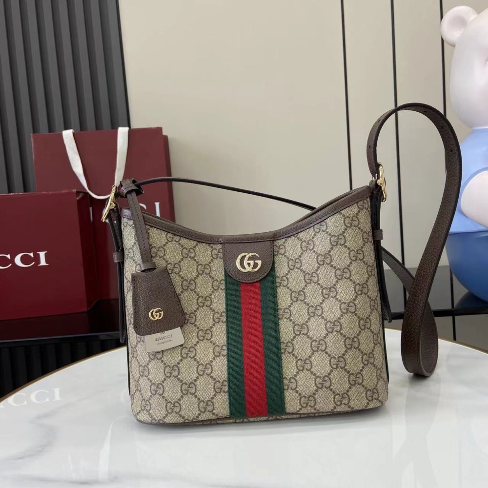Gucci's Ophidia collection showcases innovative silhouettes and functions with its signature beige and brown color scheme, creating a soft and innovative bag item