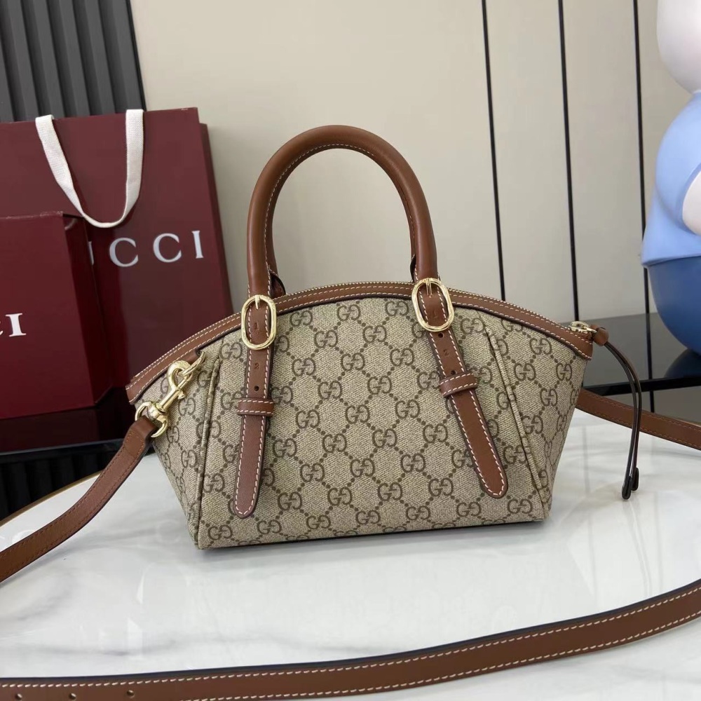 Gucci's Padlock collection has launched a variety of fashionable bags with diverse carrying methods, adding color to the 2025 early autumn collection. Equipped with a woven lining, it reminds people of the brand's iconic patterns.