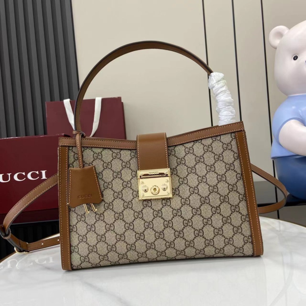 Gucci's Padlock collection has launched a variety of fashionable bags with diverse carrying methods, adding color to the 2025 early autumn collection.