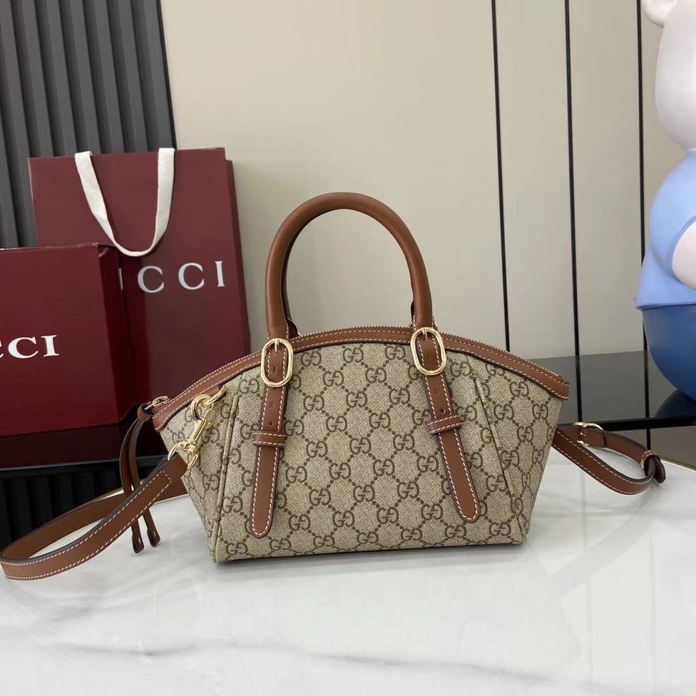 Gucci's Padlock collection has launched a variety of fashionable bags with diverse carrying methods, adding color to the 2025 early autumn collection. Equipped with a woven lining, it reminds people of the brand's iconic patterns.