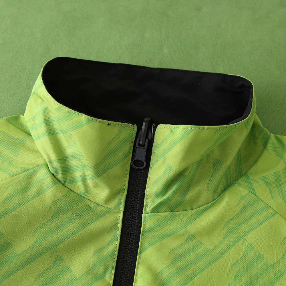 2425 Manchester United F.C. reversible windbreak