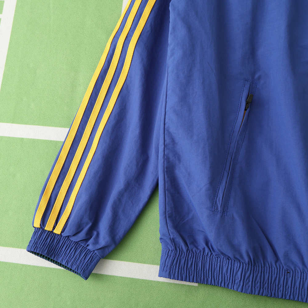 2425 Manchester United F.C. Wear on both sides windbreaker