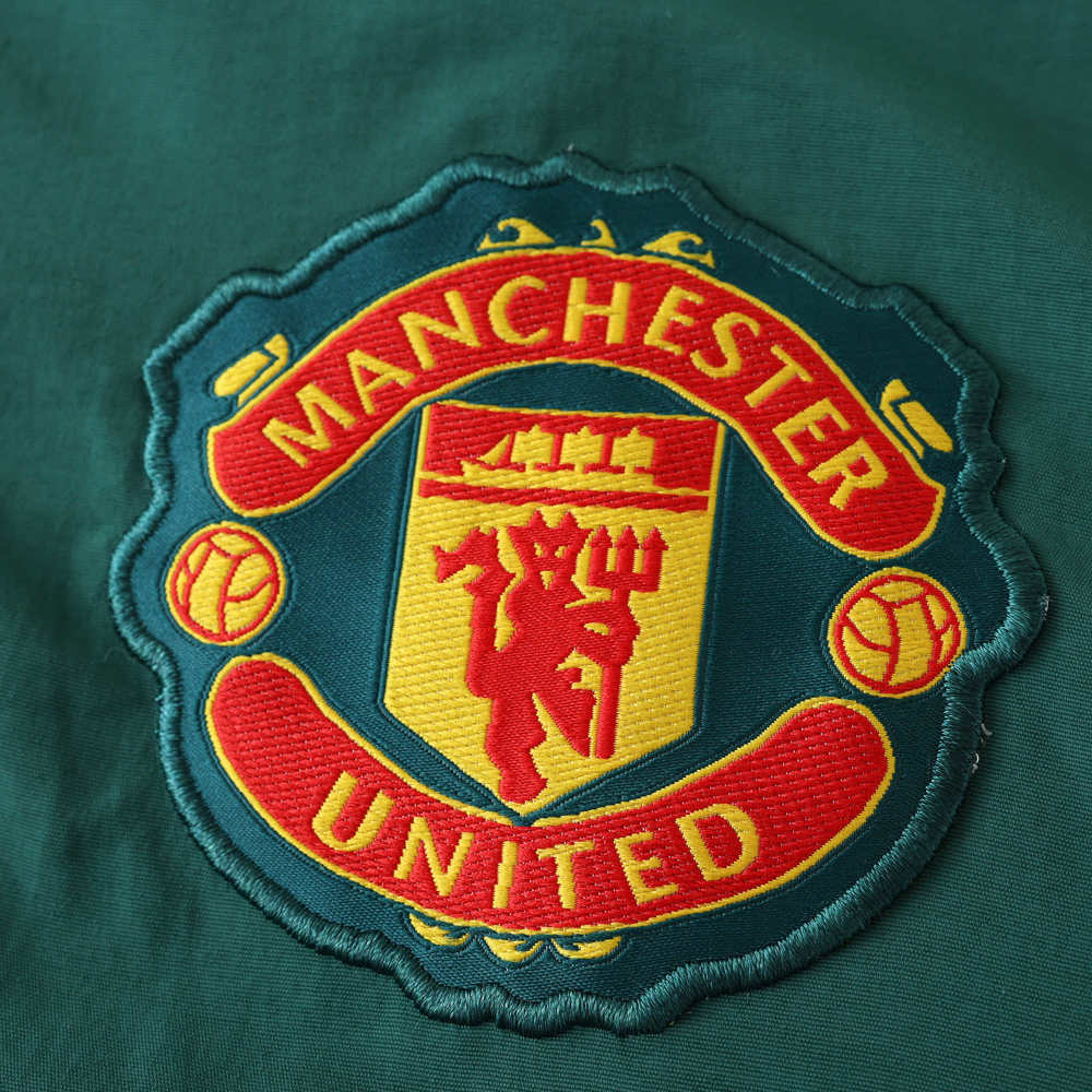 2425 Manchester United F.C. reversible windbreak