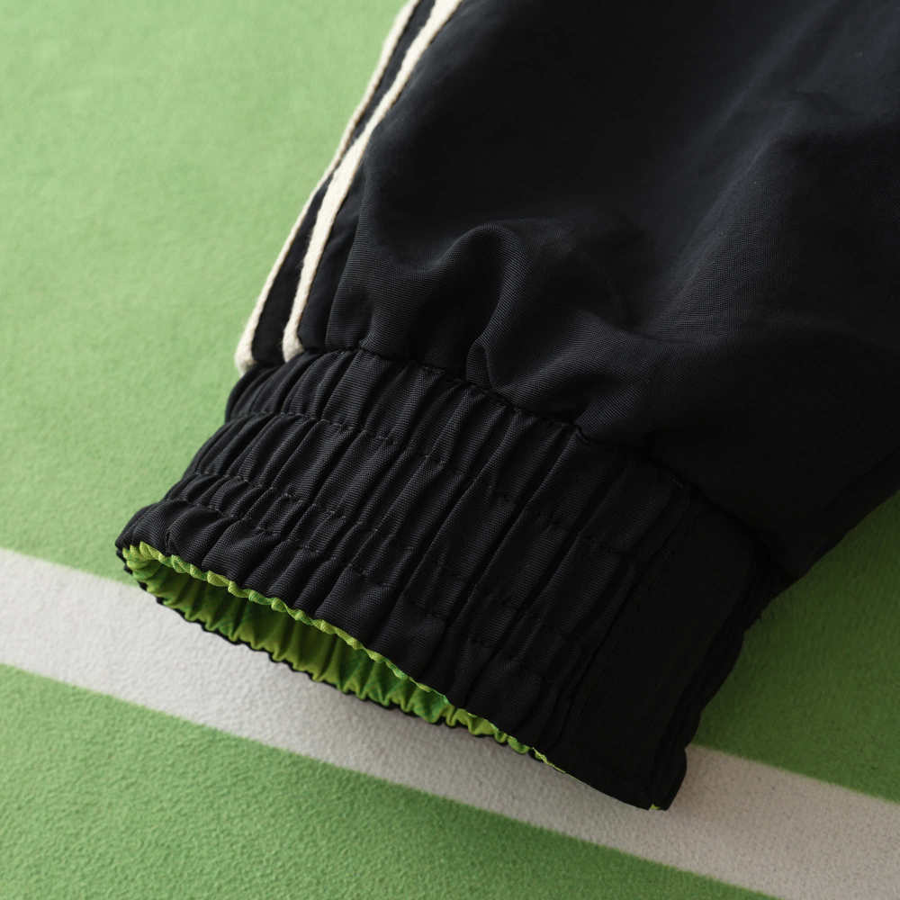 2425 Manchester United F.C. reversible windbreak