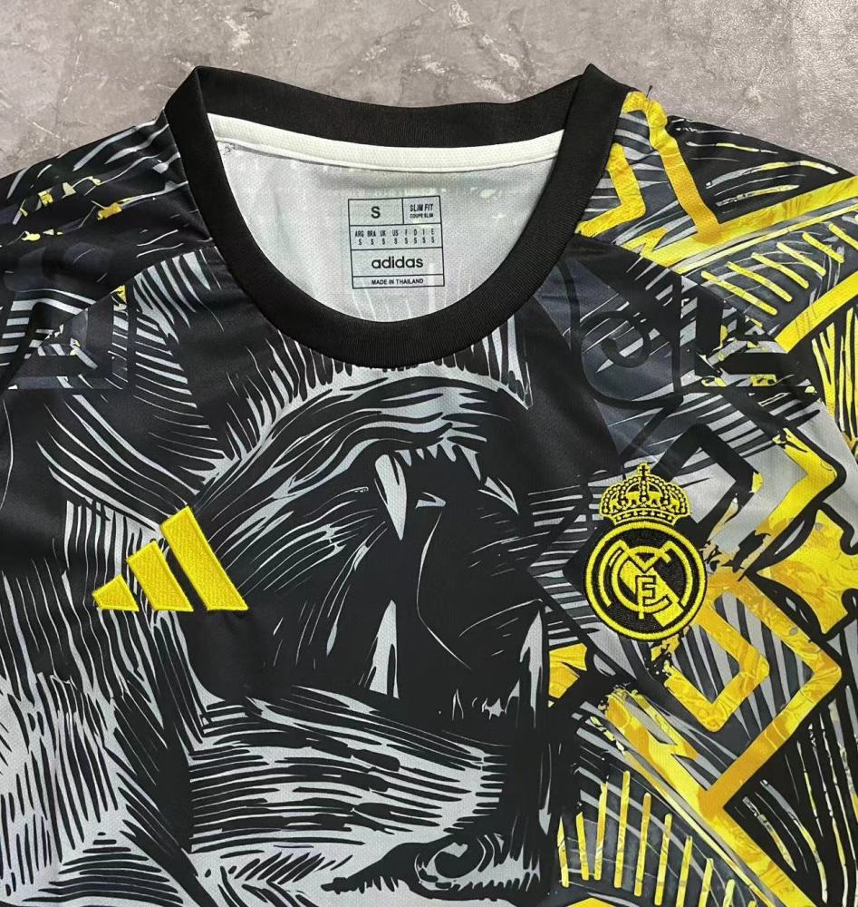 (S-3XL) 1:1 Copy Top Quality 2025/2026 Real Madrid Lion Head Black and Gold Edition