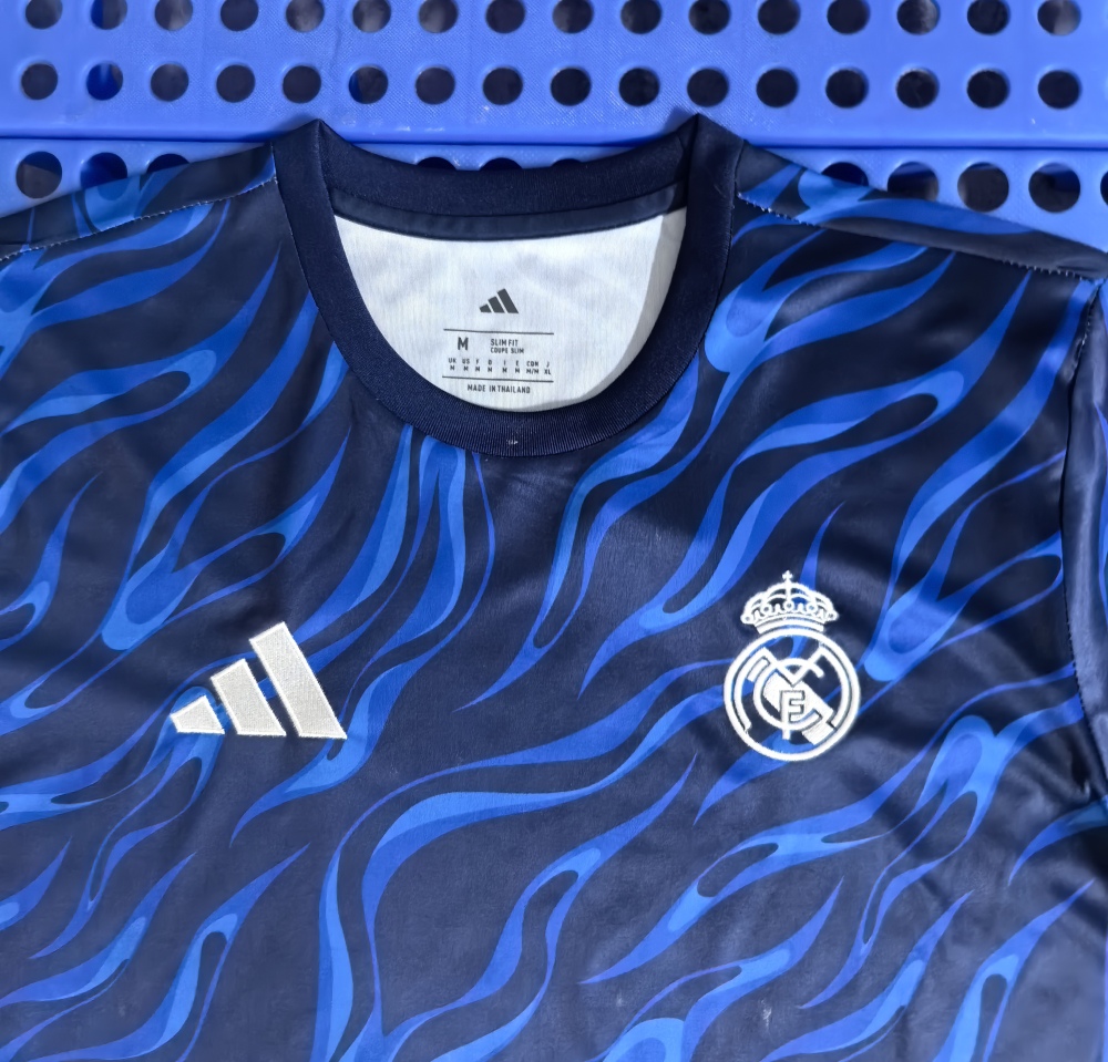 (S-3XL) 1:1 Copy Top Quality 2025/2026 Real Madrid's colorful blue pre-match training kit