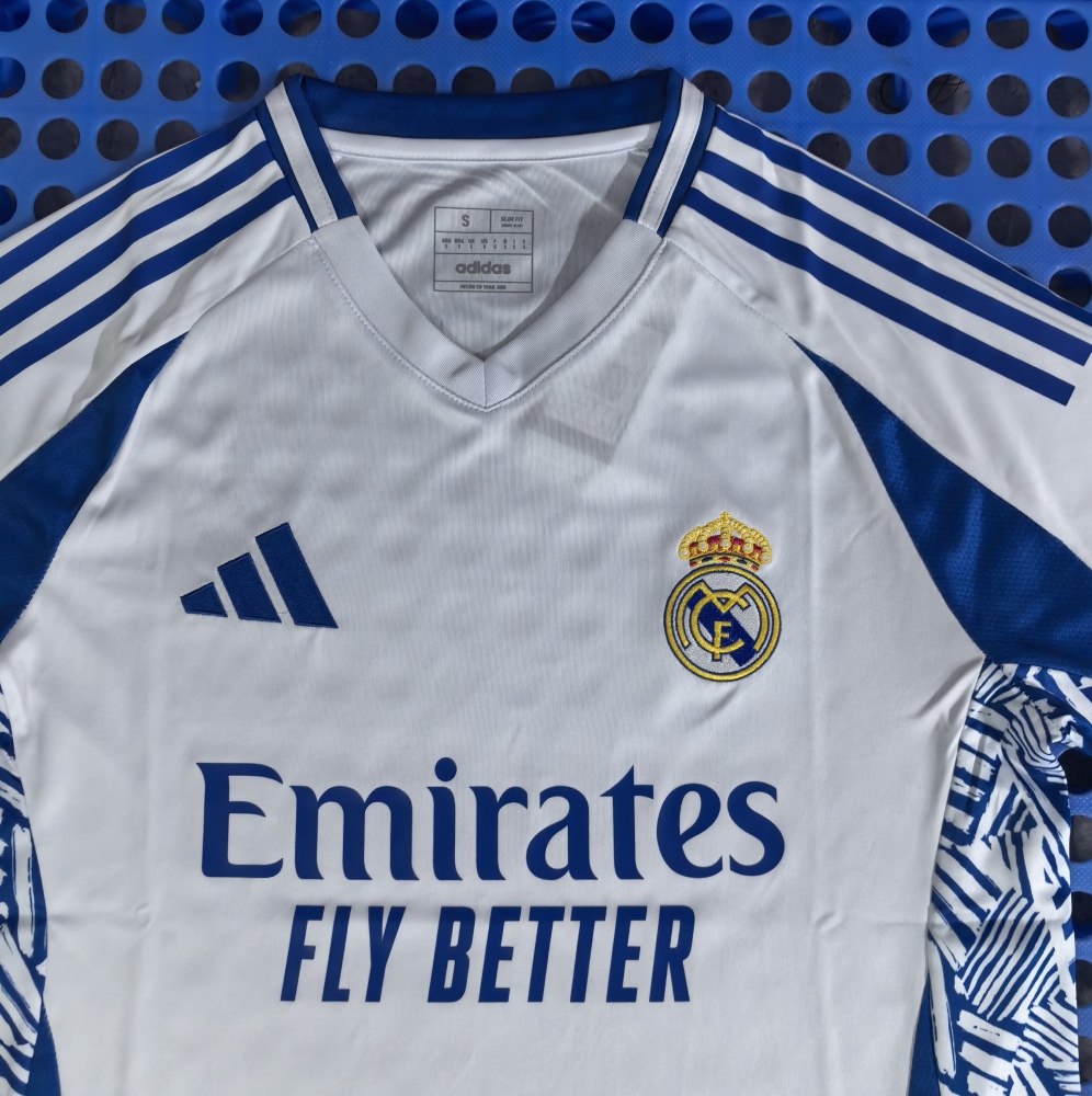 (S-3XL) 1:1 Copy Top Quality 2025/2026 Real Madrid blue and white training jersey