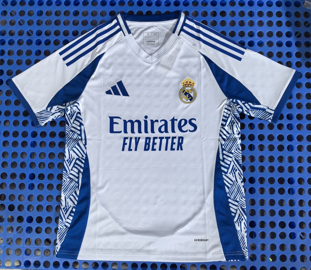 (S-3XL) 1:1 Copy Top Quality 2025/2026 Real Madrid blue and white training jersey