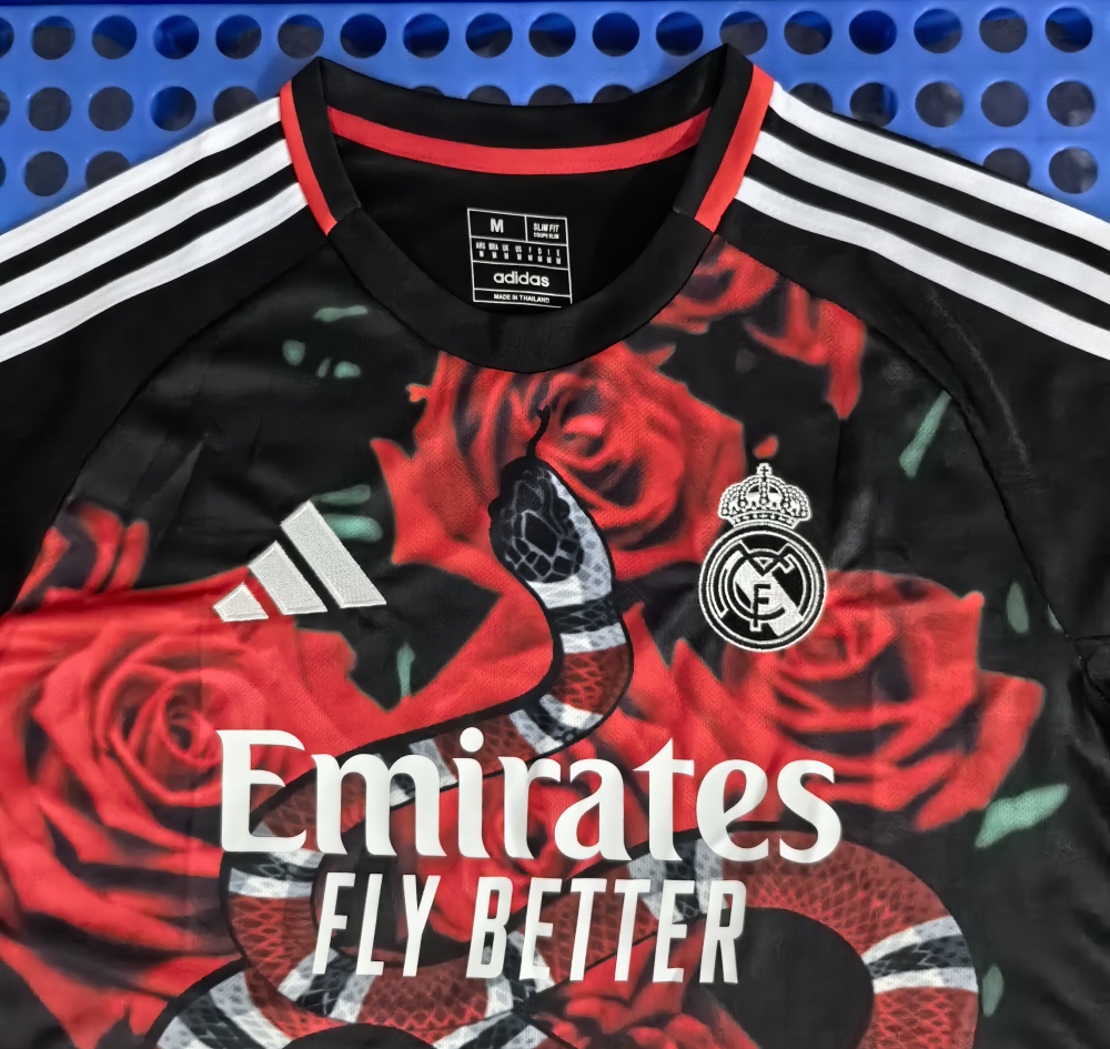(S-3XL) 1:1 Copy Top Quality 2025/2026 Real Madrid Red Rose Snake Special Edition