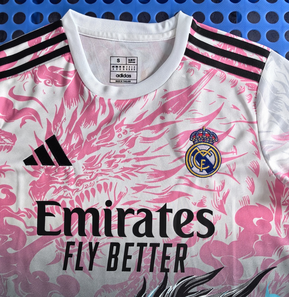 (S-3XL) 1:1 Copy Top Quality 2025/2026 Real Madrid Gradient Pink-Black Spray Dragon Edition