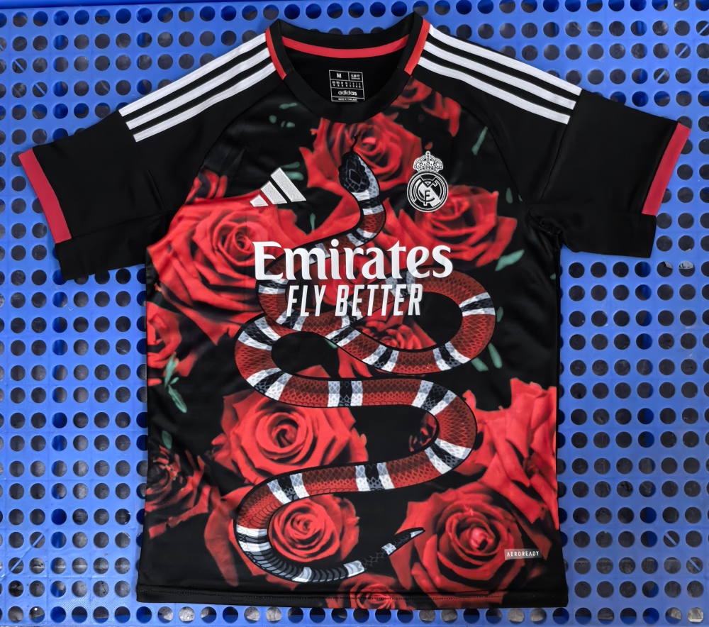 (S-3XL) 1:1 Copy Top Quality 2025/2026 Real Madrid Red Rose Snake Special Edition