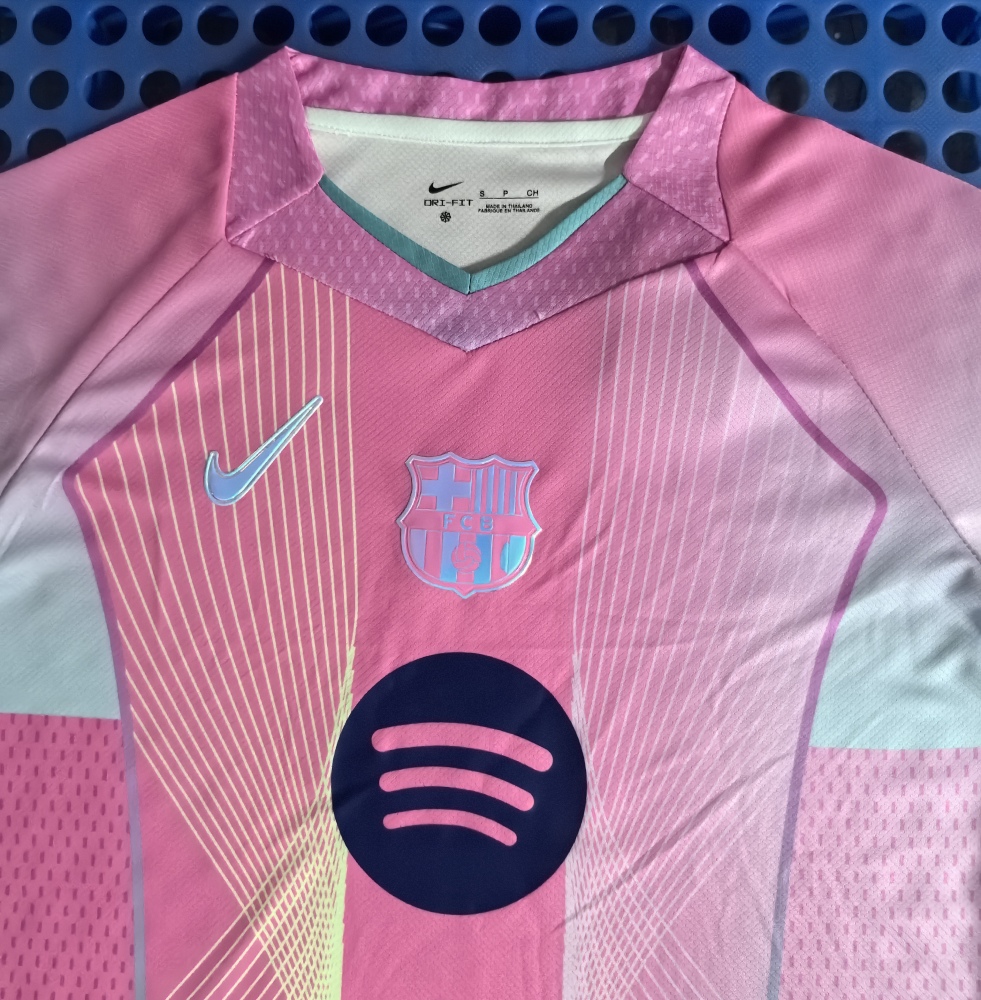 (S-3XL) 1:1 Copy Top Quality 2025/2026 Barcelona conceptual version (pink)
