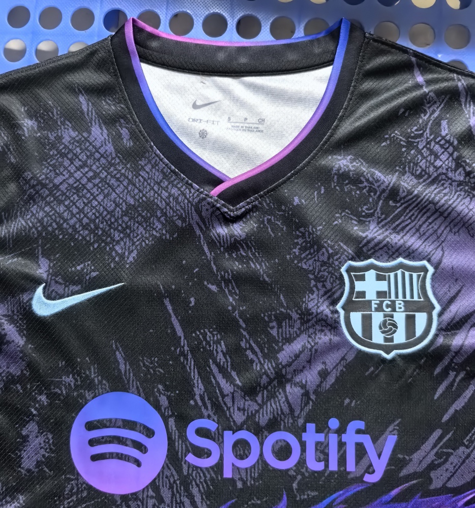 (S-3XL) 1:1 Copy Top Quality 2025/2026 Barcelona Lion Head (black and purple)