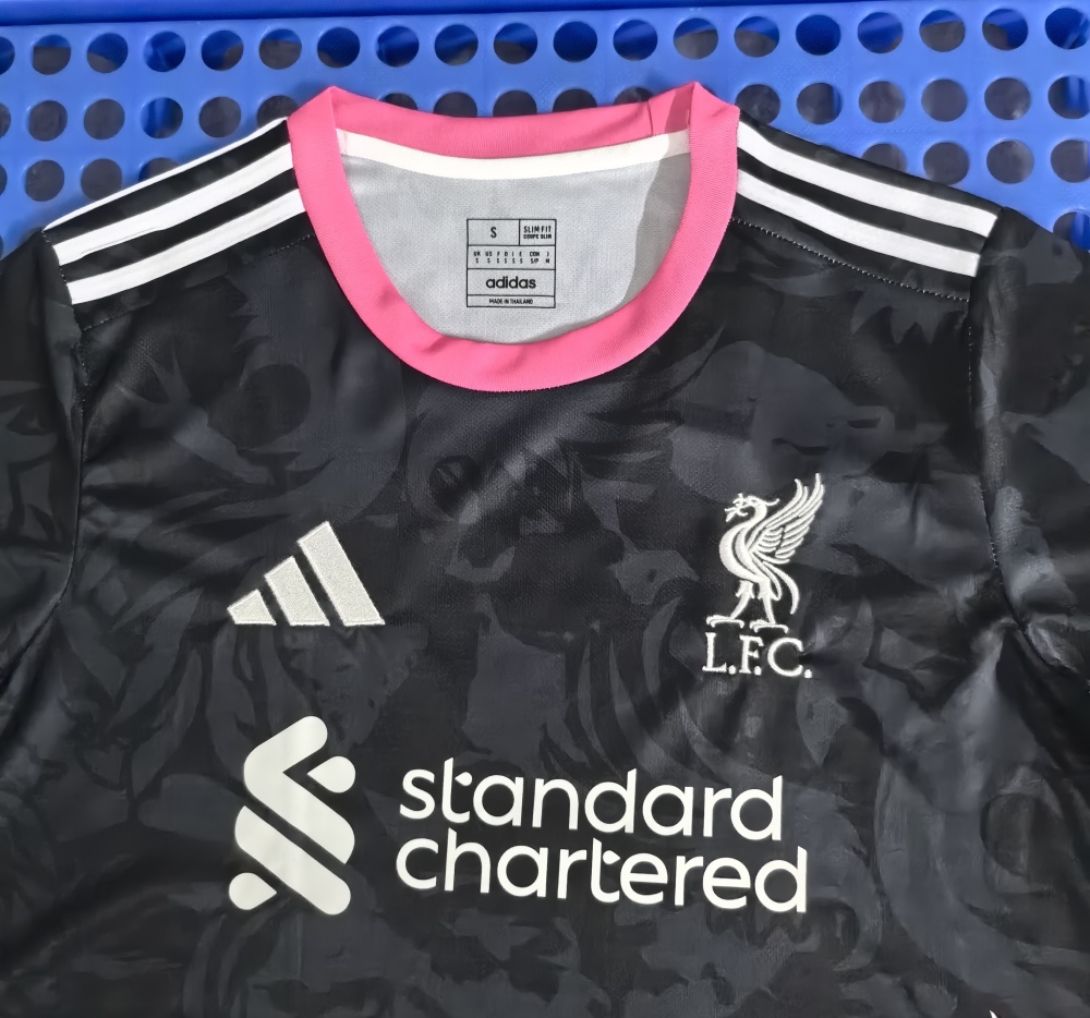 (S-3XL) 1:1 Copy Top Quality 2025/2026 Liverpool's special edition in black and pink